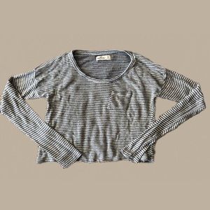 ✨ *BOGO* Hollister Crop Top Sweater *BOGO* ✨